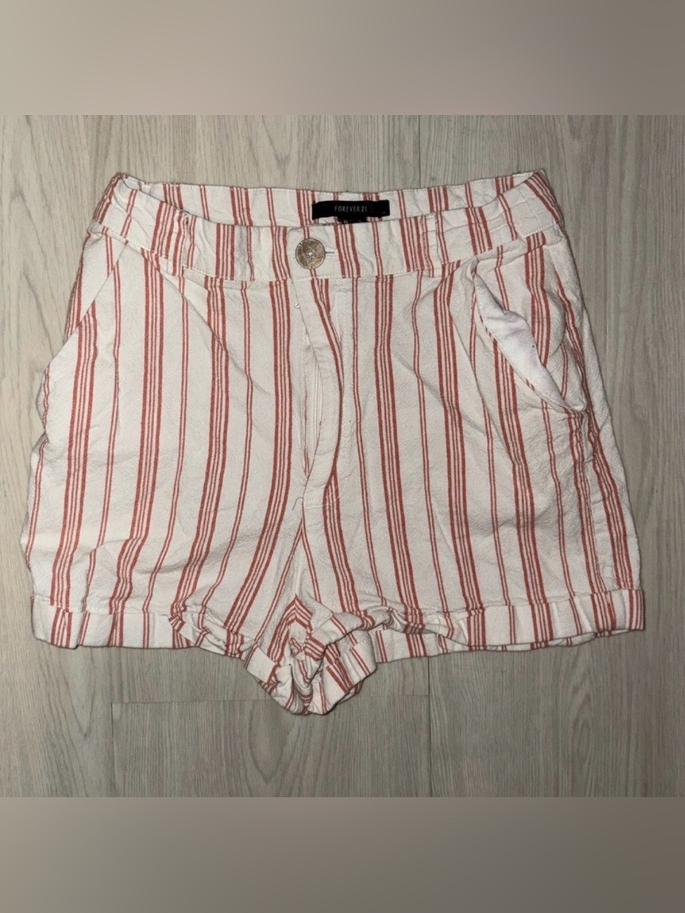 🛍 FOREVER 21 red/cream striped shorts XS